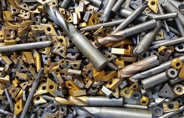 Giá phế liệu thép gió mới nhất 2025 – cập nhật và phân tích