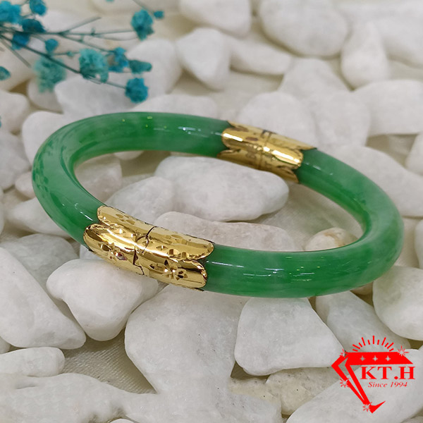 Tiệm vàng có bán vòng phong thủy không? những điều bạn cần biết